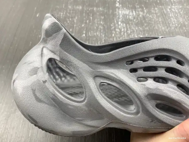 MX Granite IE4931 Yeezy Foam Adidas RNR 0520
